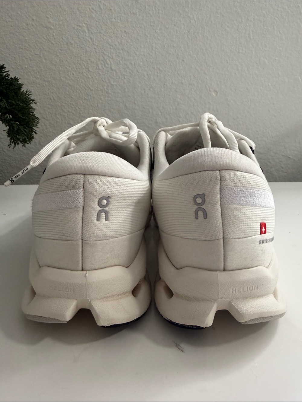 On cloudsurfer 2 Women size 8 Sneakers in Cream and White - Picture 6 of 8